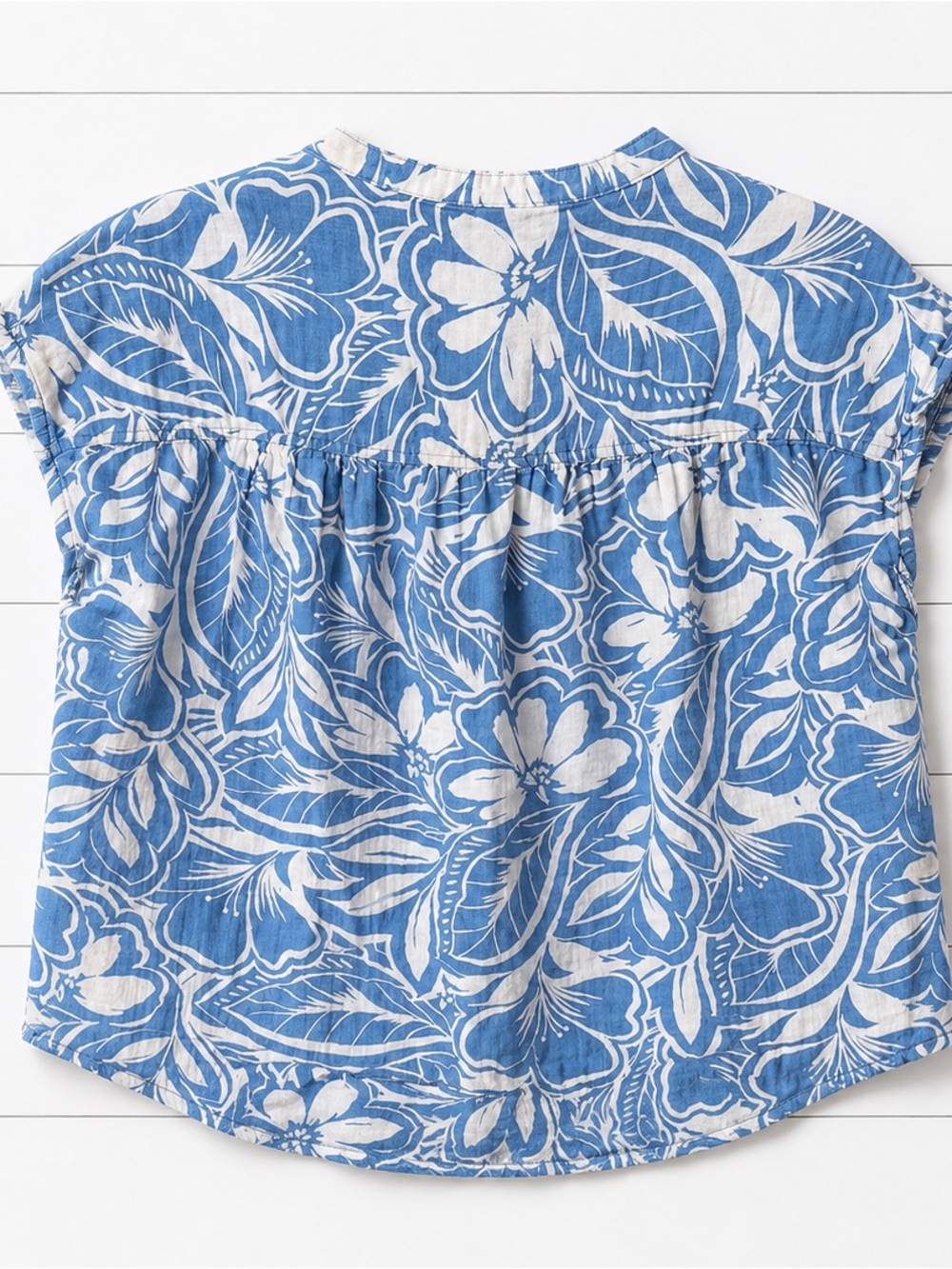 Old Navy Blue Floral V-Neck Cap Sleeve Top - L - Picture 4 of 5